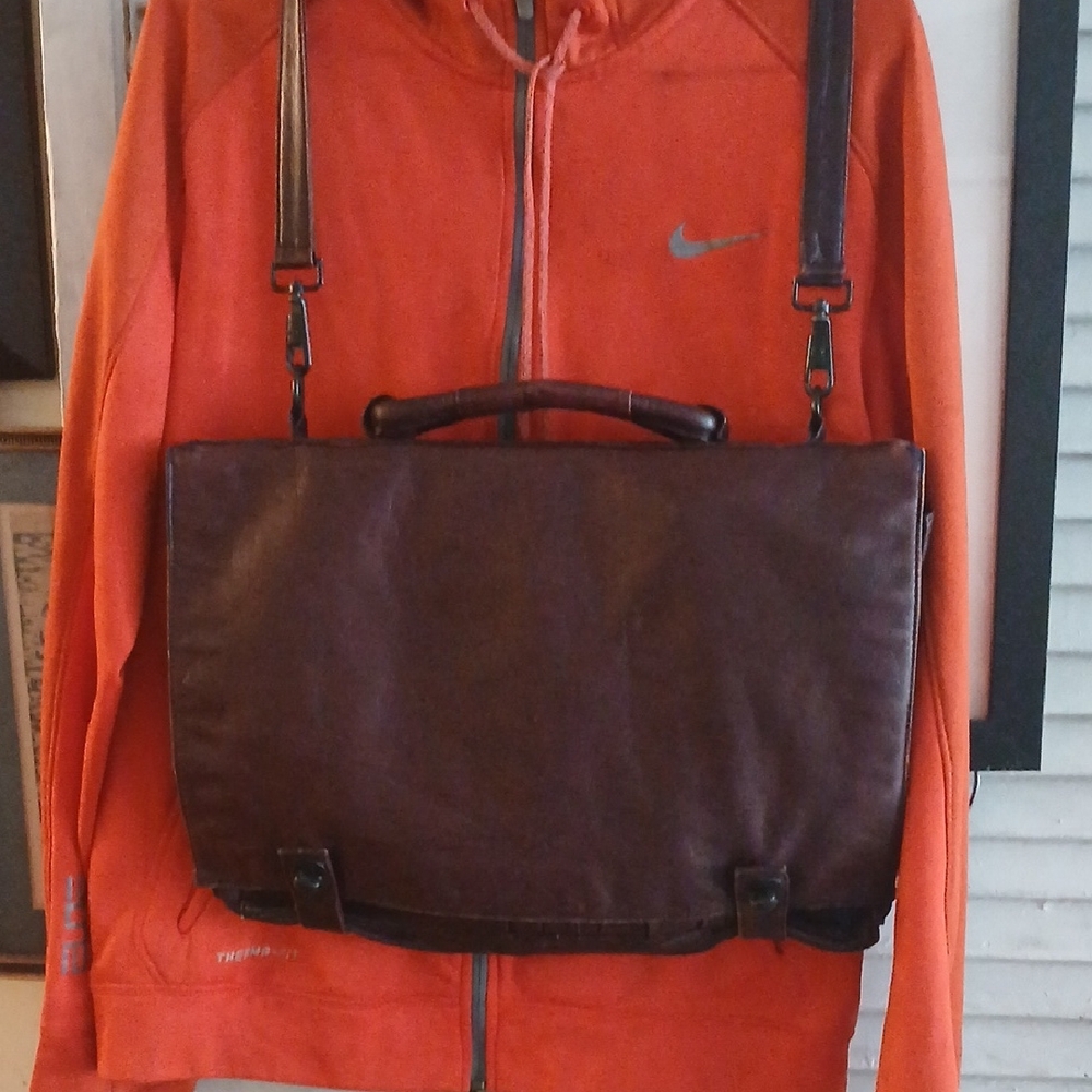 Vintage America Dark Brown Leather Shoulder Bag